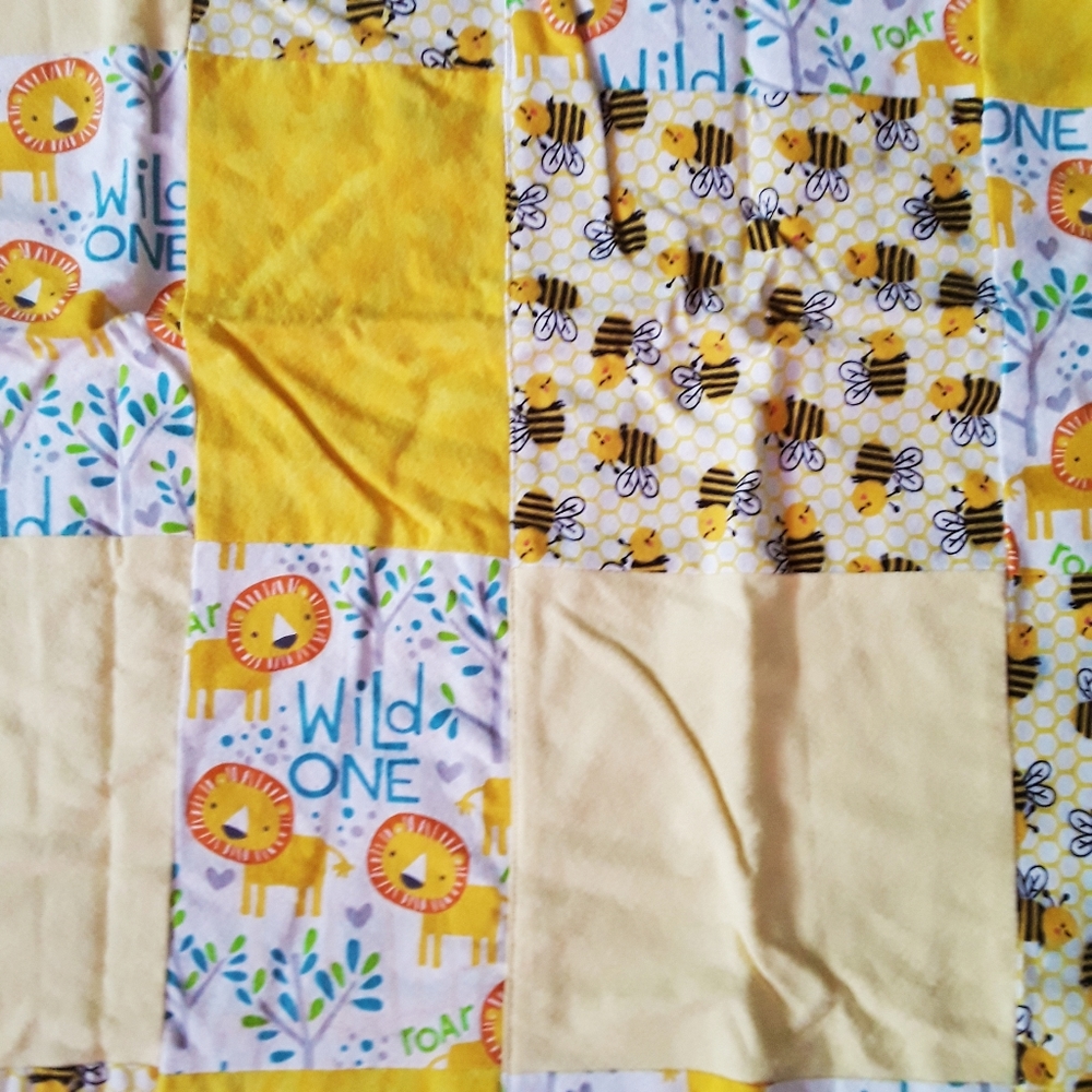 New Handmade Bee Lion Quilt